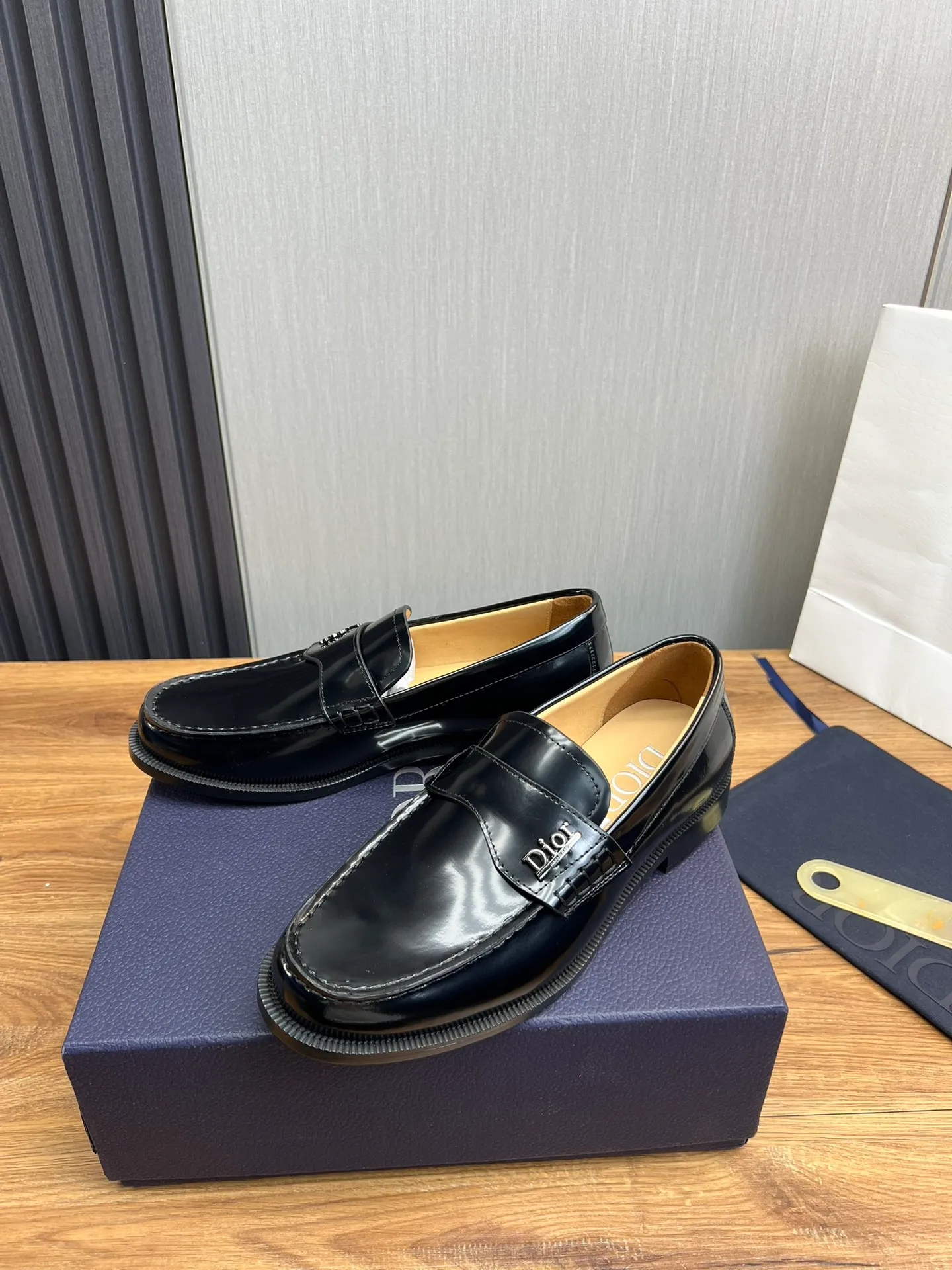 Men's men's shoes💰560💰 Dior. Men's business casual leather shoes👞all use imported original brand leather materials, just to create a more comfortable wearing experience. Upper: original cowhide, open edge beaded cowhide➕imported sheepskin lining, original non-slip and wear-resistant rubber outsole✔️36-45 (38.45 non-refundable)